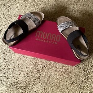 Munro, Pisces Sandal, Size 6.5, Medium, Fabric combo White/Black